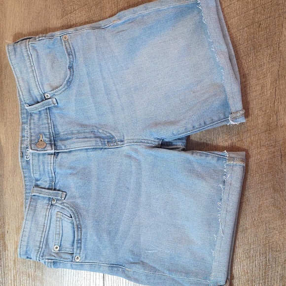 GAP-Girlfriend Jean Shorts. Size 6 - Picture 2 of 5